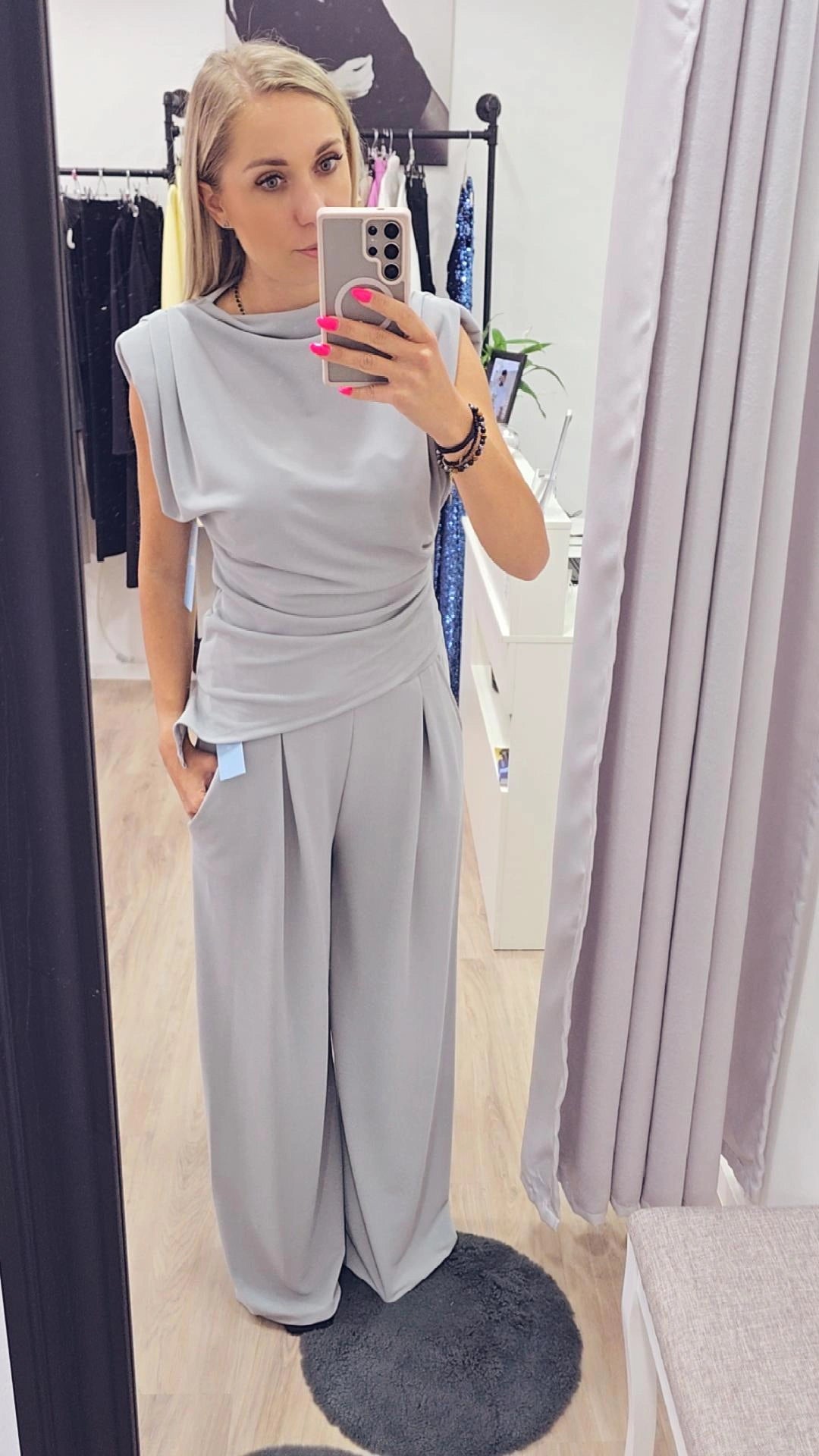 Eleganter Jumpsuit in Hellgrau