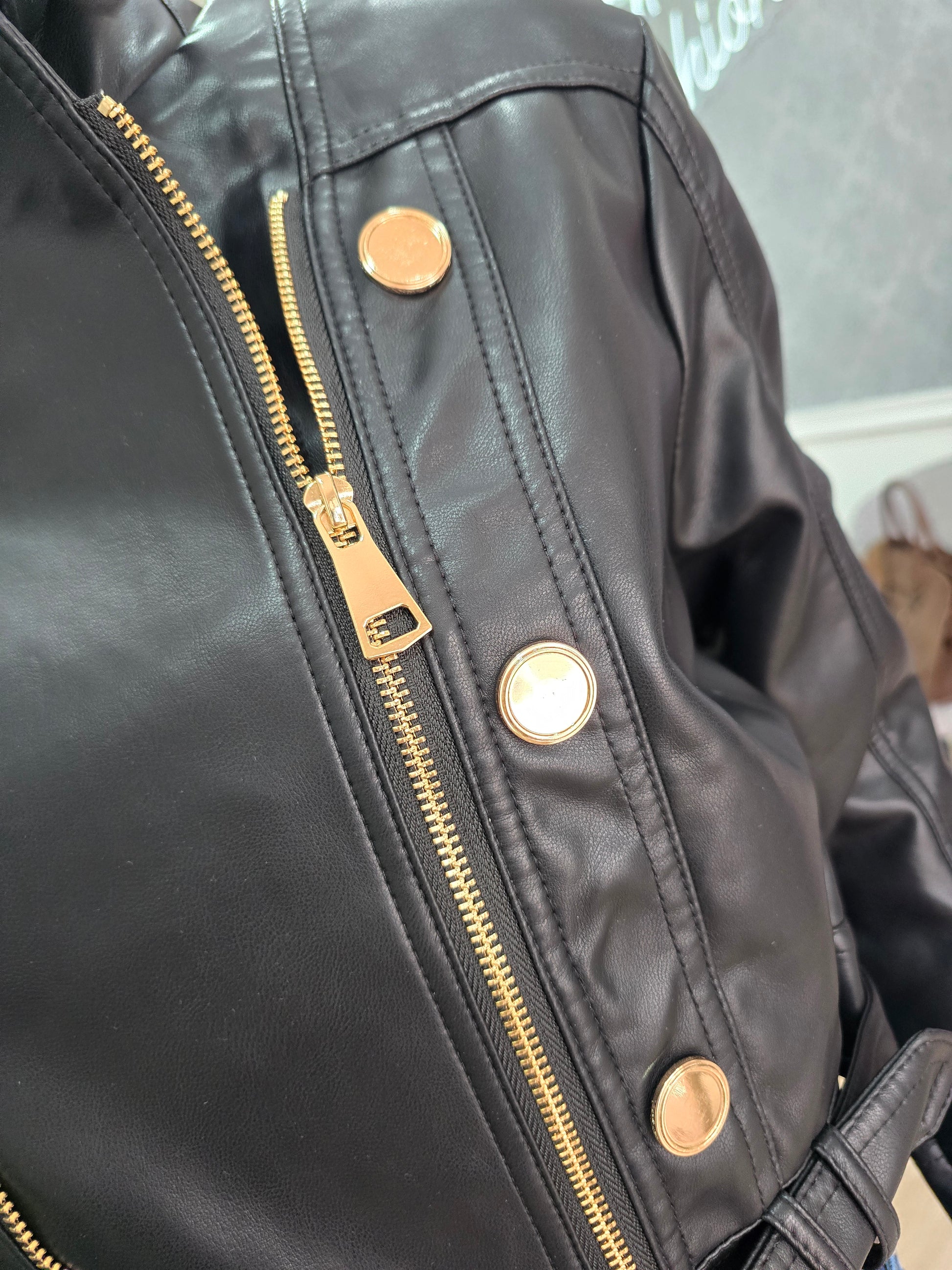 Oversize Lederjacke im Military Style