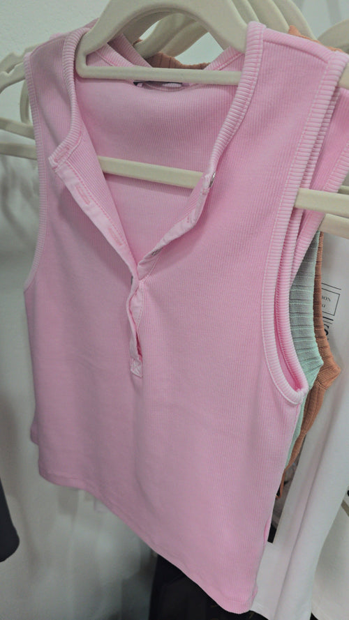 Ärmelloses Rippstrick-Top mit Knopfleiste – Rosa