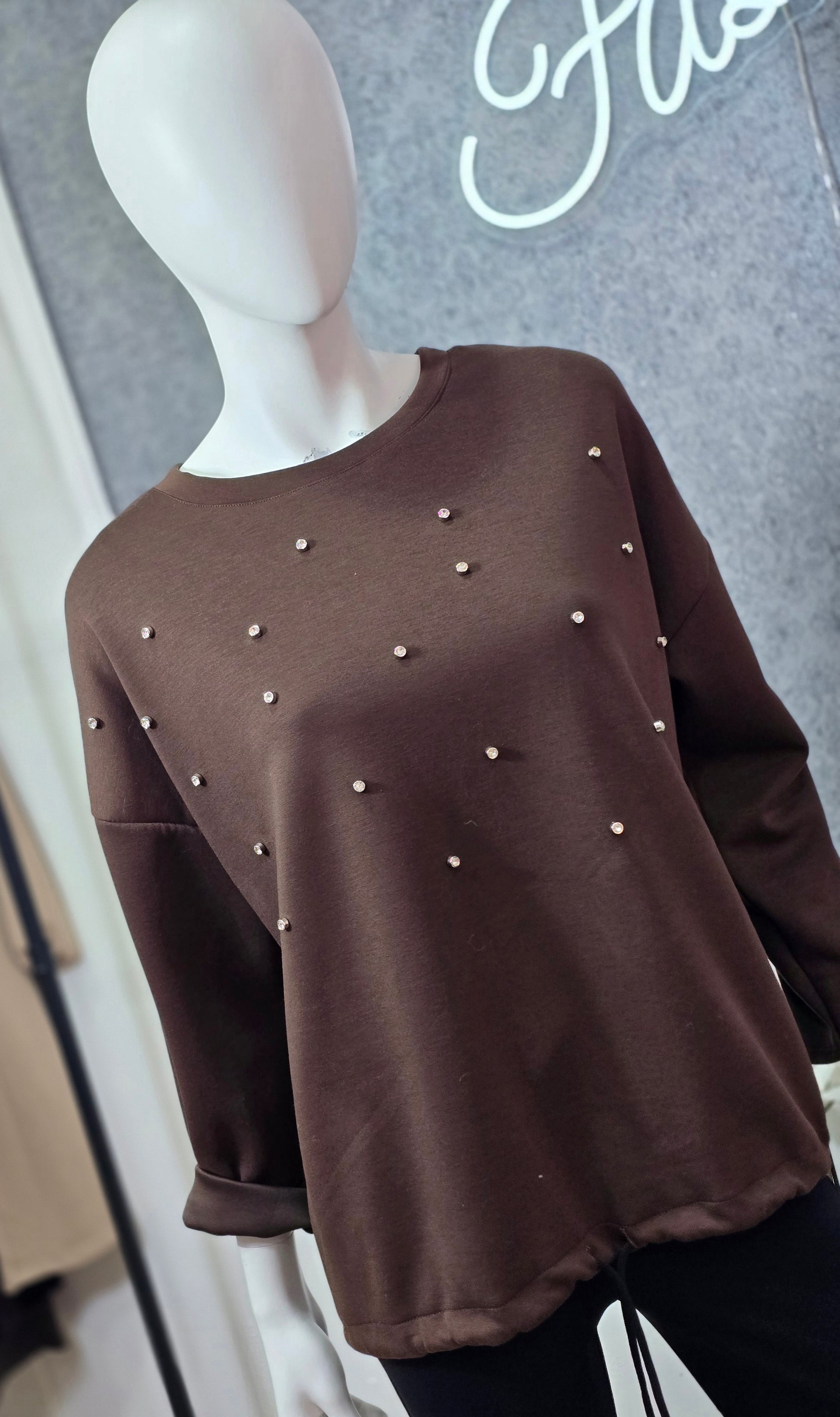 Damenbluse mit dekorativen Strassdetails