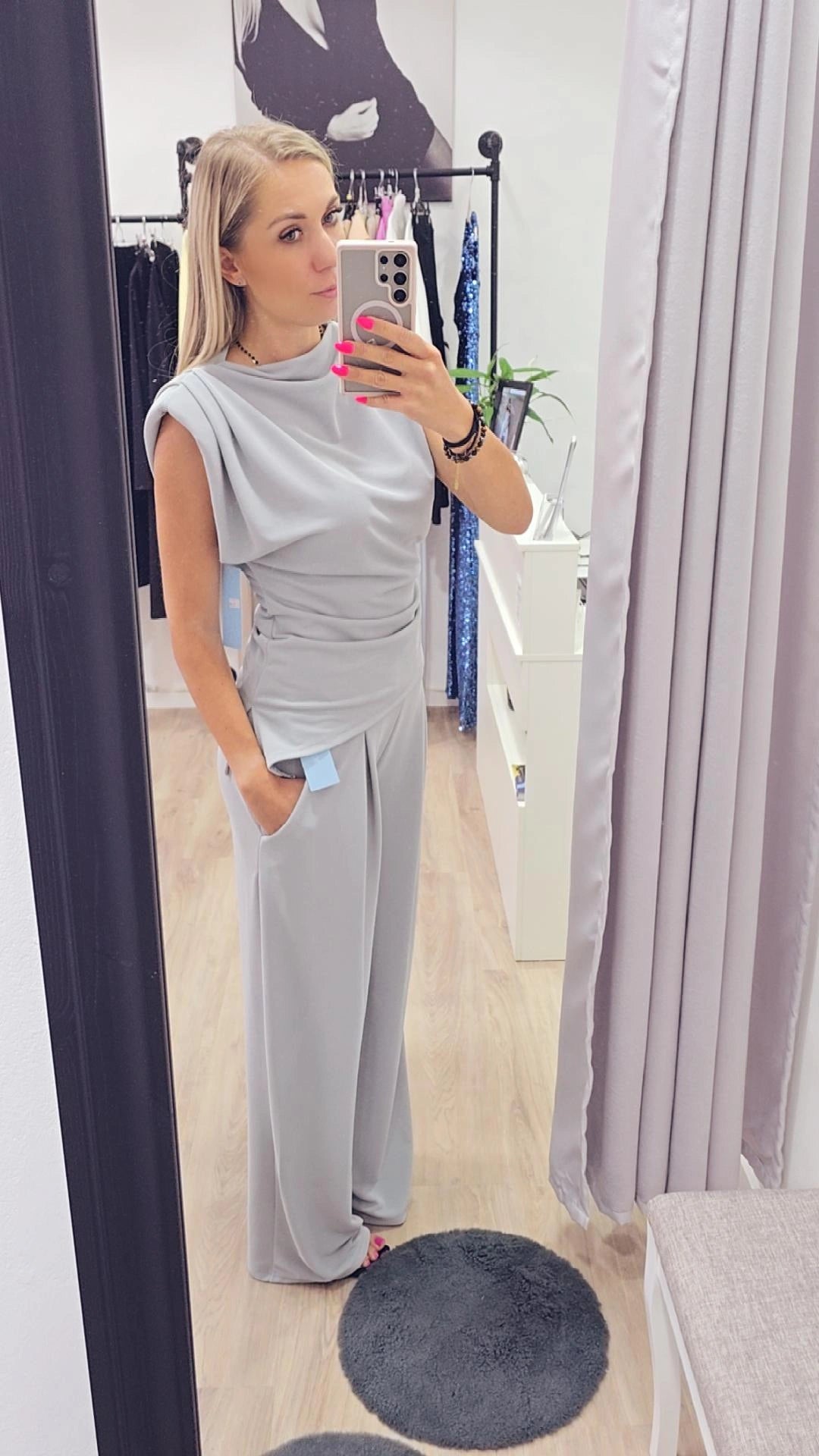 Eleganter Jumpsuit in Hellgrau