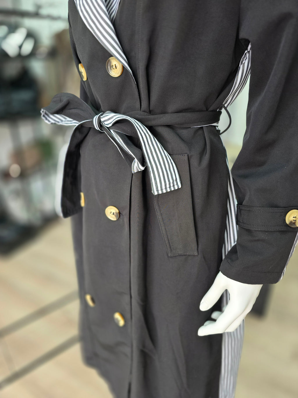 Wendbarer Trenchcoat – Schwarz & Streifenmuster