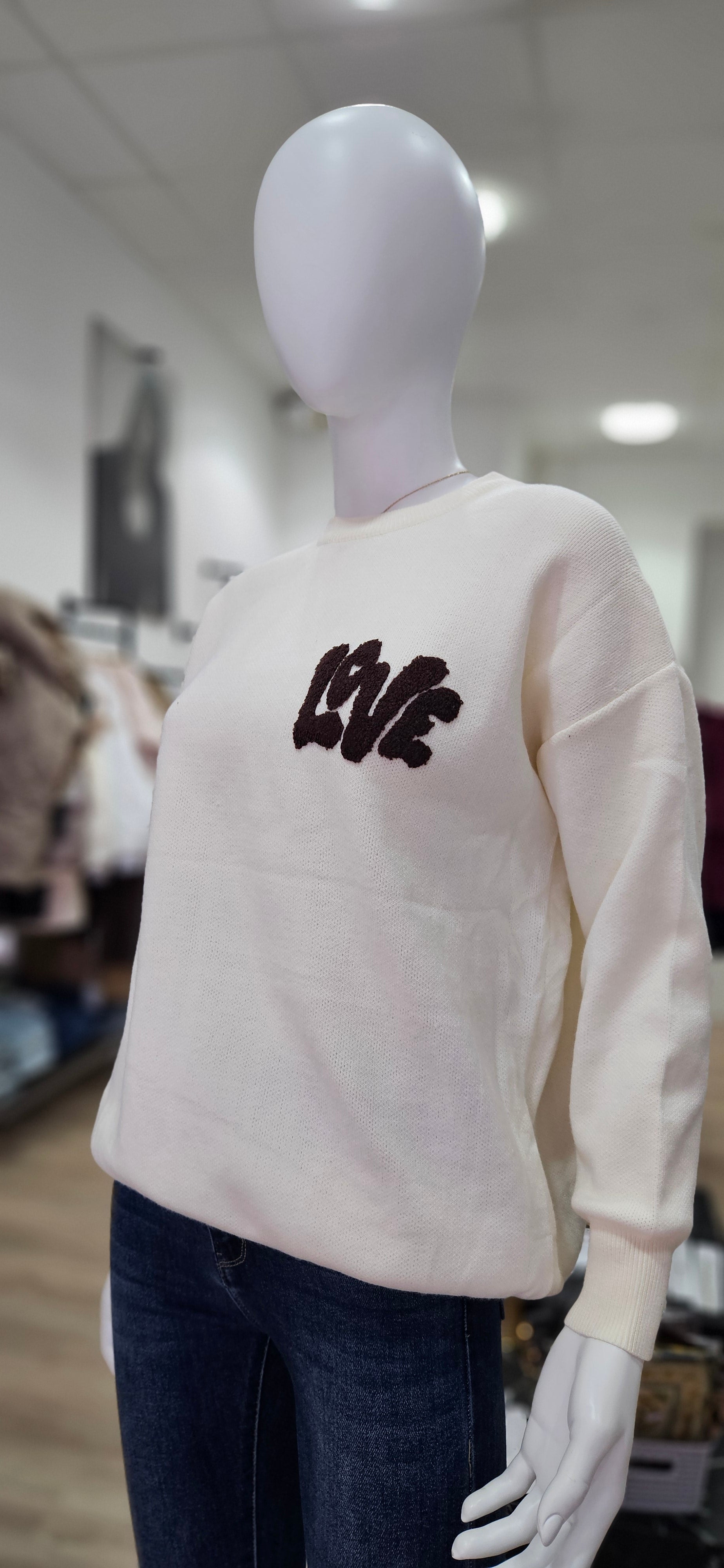 Kuscheliger Statement-Pullover "Love Always" in Creme-Weiß