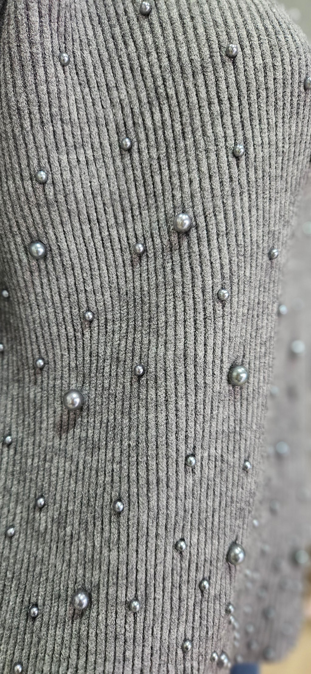 Gerippter Stehkragen-Pullover mit Perlen-Applikation