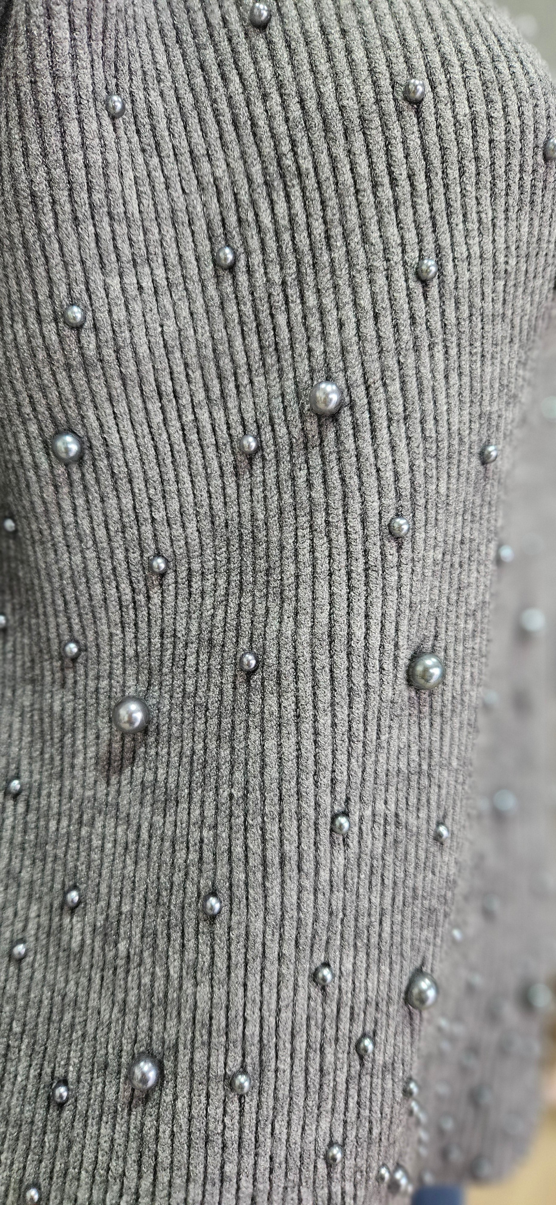 Gerippter Stehkragen-Pullover mit Perlen-Applikation