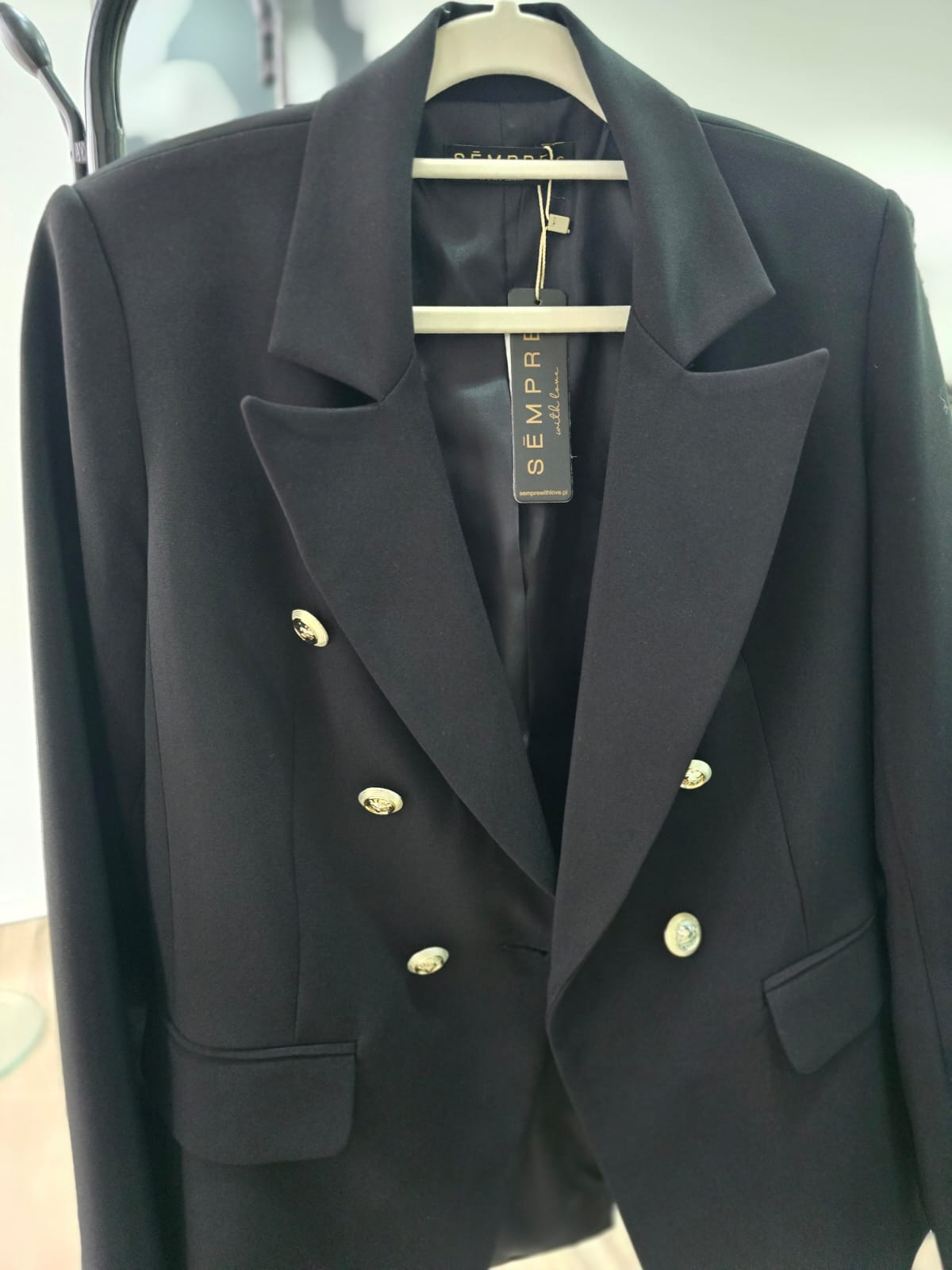 Eleganter Doppelreiher-Blazer mit Goldknöpfen