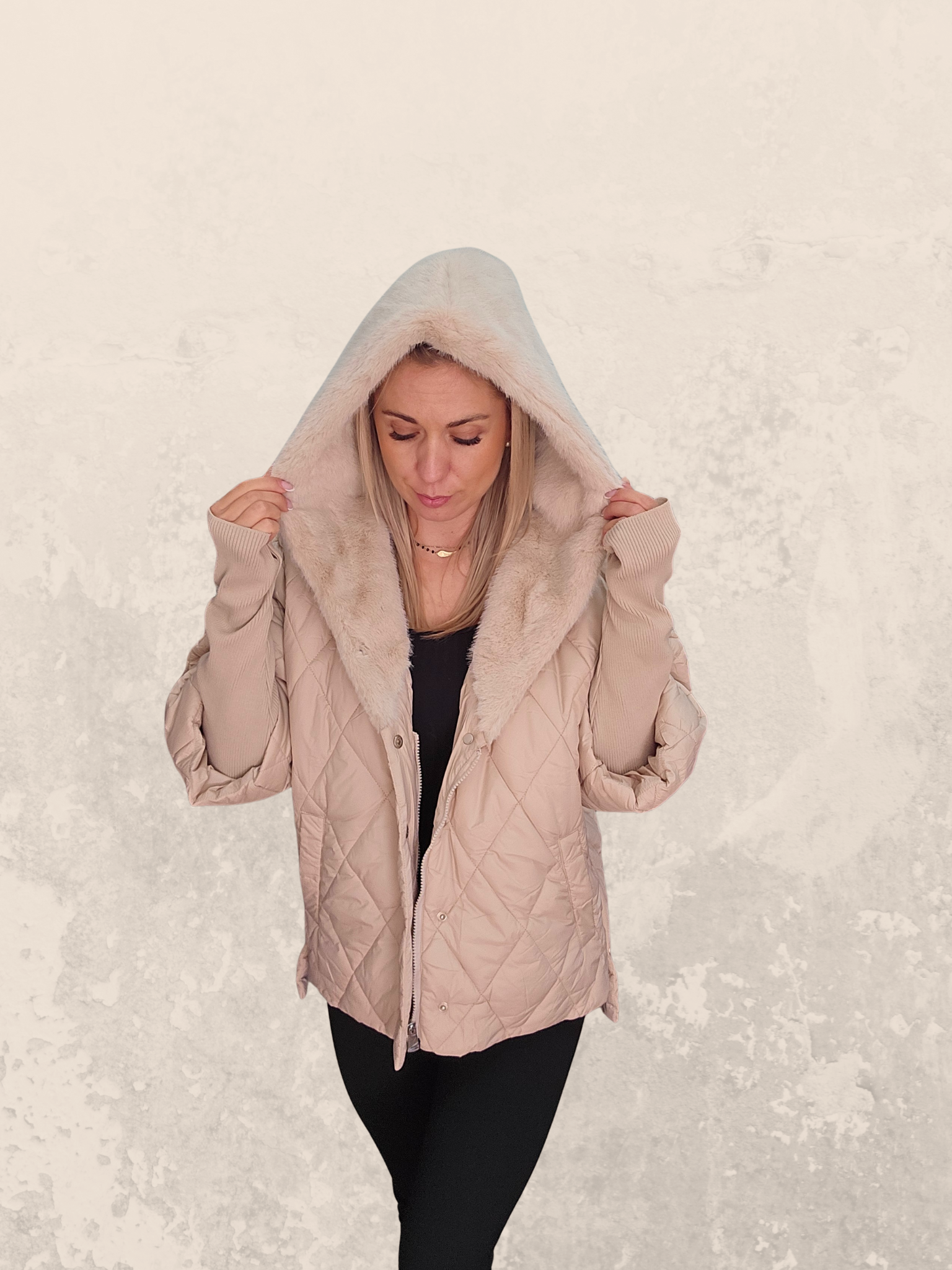 Steppjacke mit Kunstfellkapuze – Beige