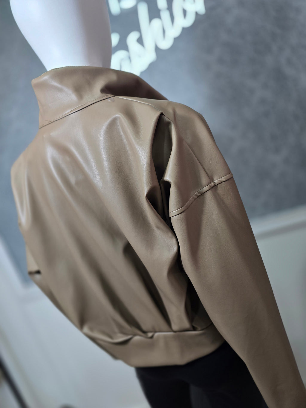 Damen Kunstlederjacke mit Reißverschluss – Made in Italy