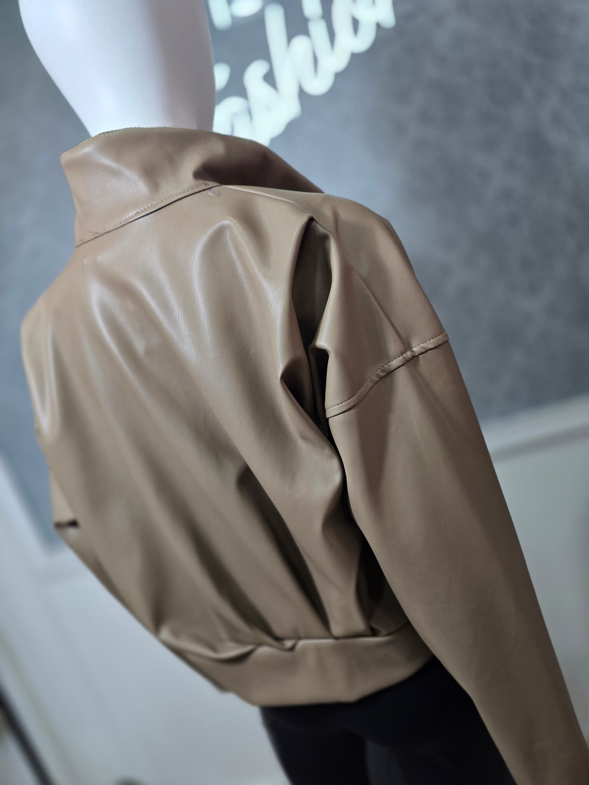 Damen Kunstlederjacke mit Reißverschluss – Made in Italy