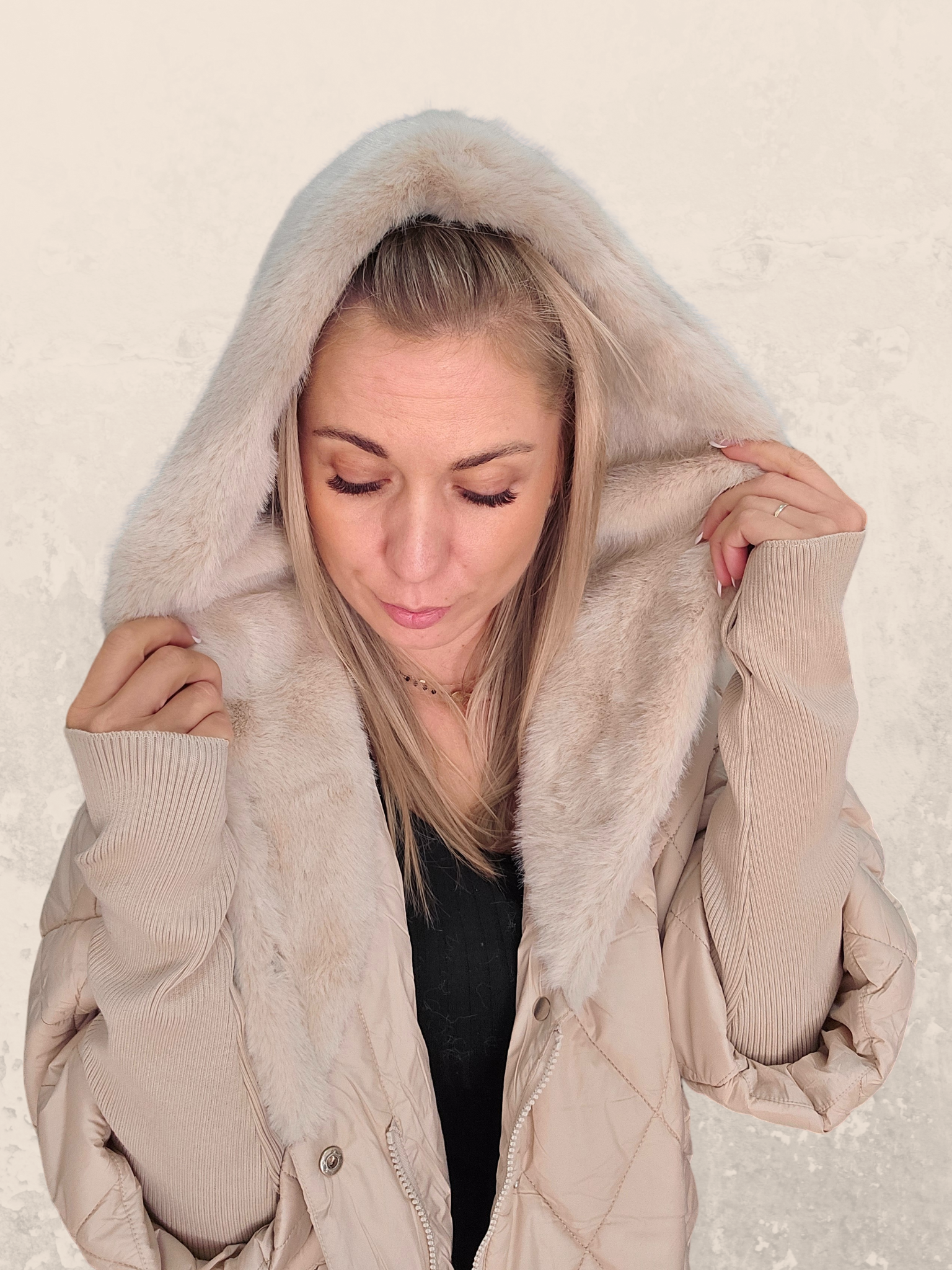 Steppjacke mit Kunstfellkapuze – Beige