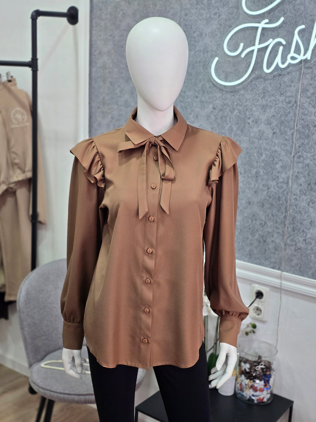 Elegante Damenbluse mit Schleife