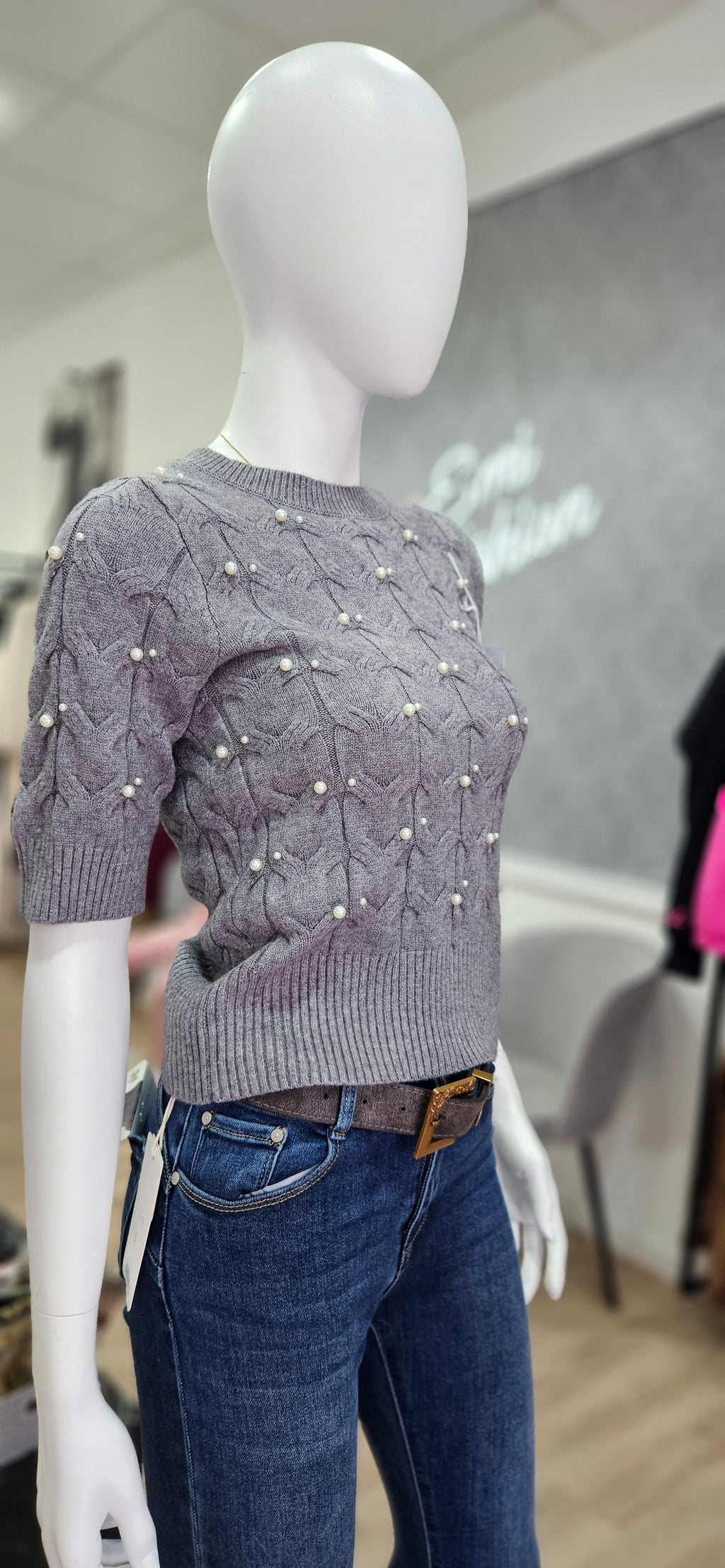 Eleganter Kurzarm-Strickpullover mit Perlen