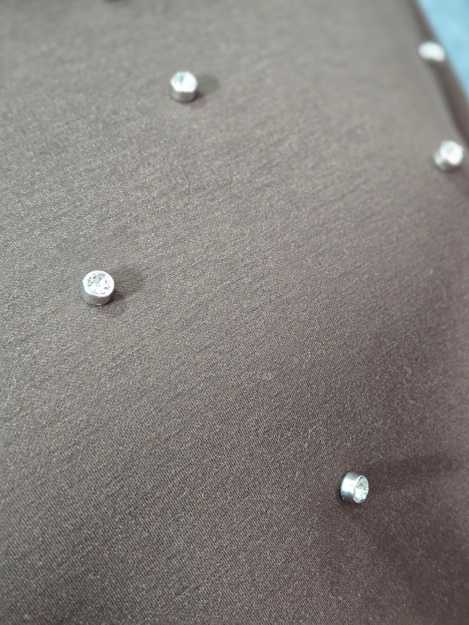 Damenbluse mit dekorativen Strassdetails