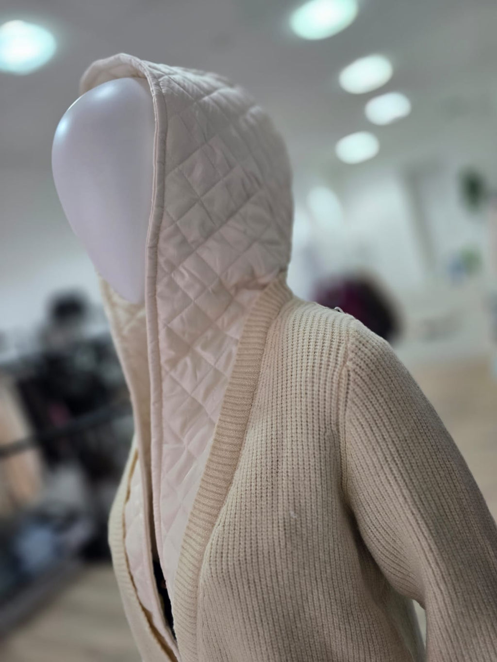 Langer Cardigan im Layer-Look mit Steppkapuze