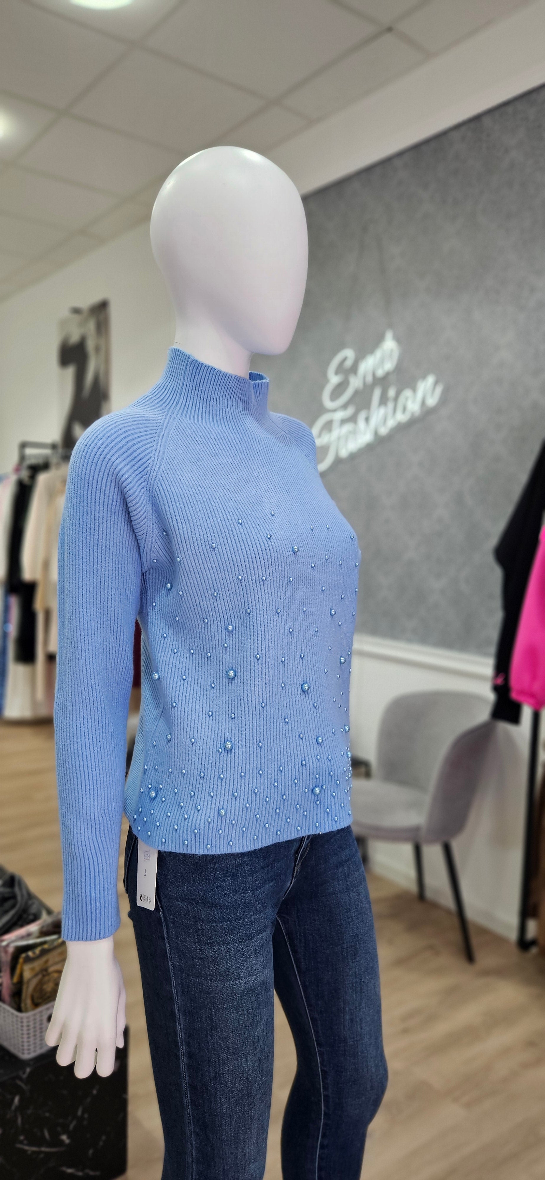 Gerippter Stehkragen-Pullover mit Perlen-Applikation