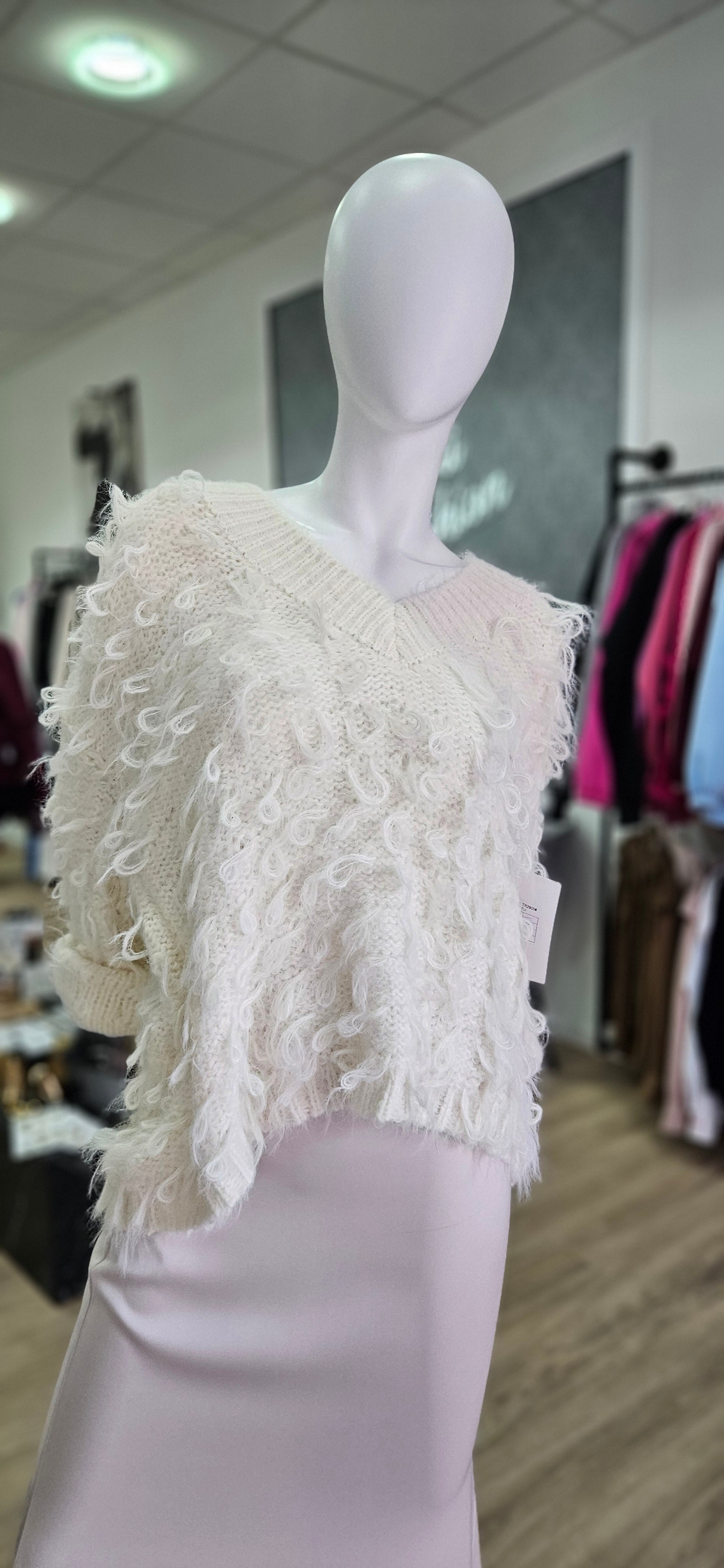 Exklusiver Fransen-Pullover mit V-Ausschnitt