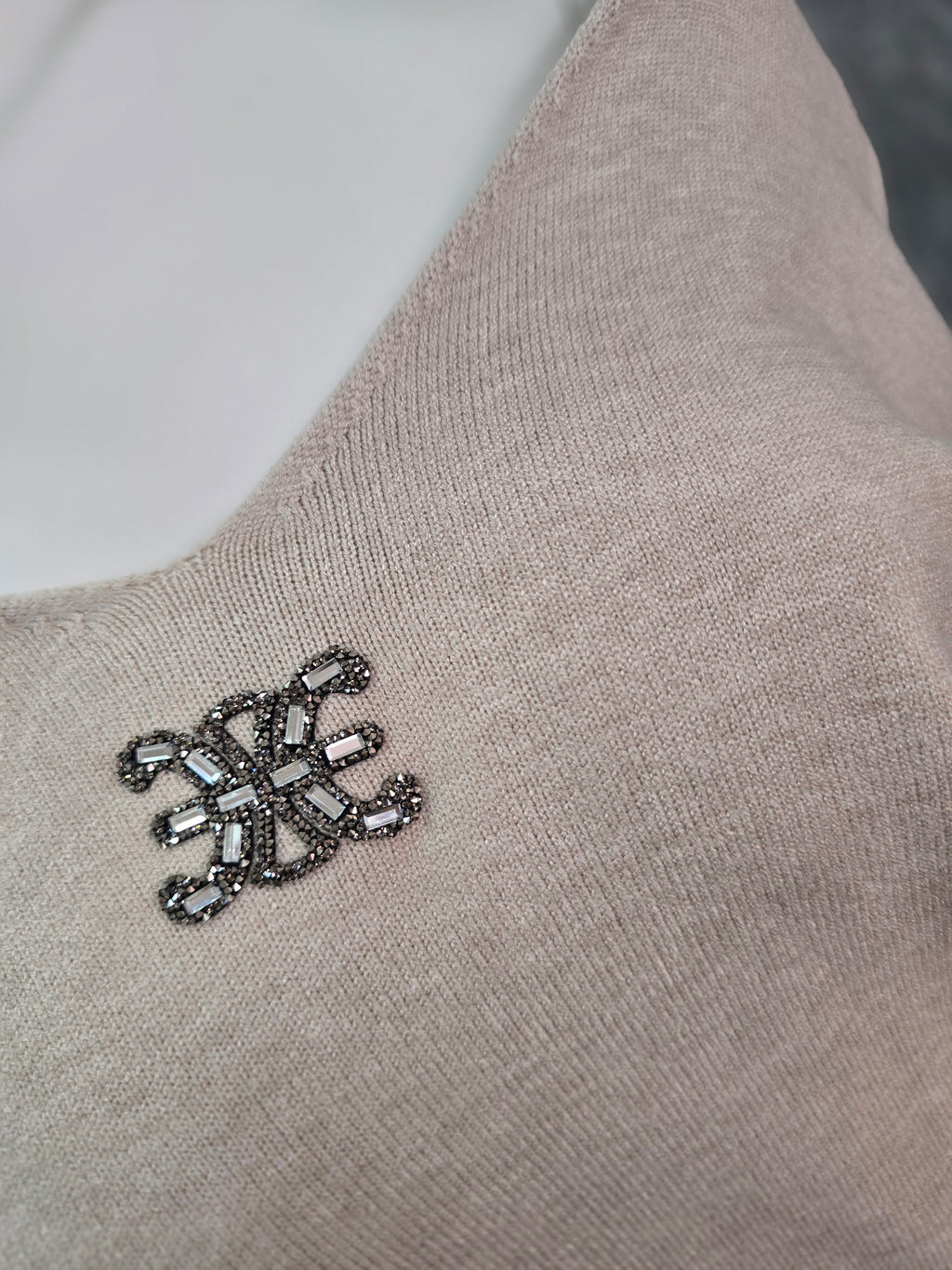 Italienischer Pullover – Glamour Touch mit Strassdetails