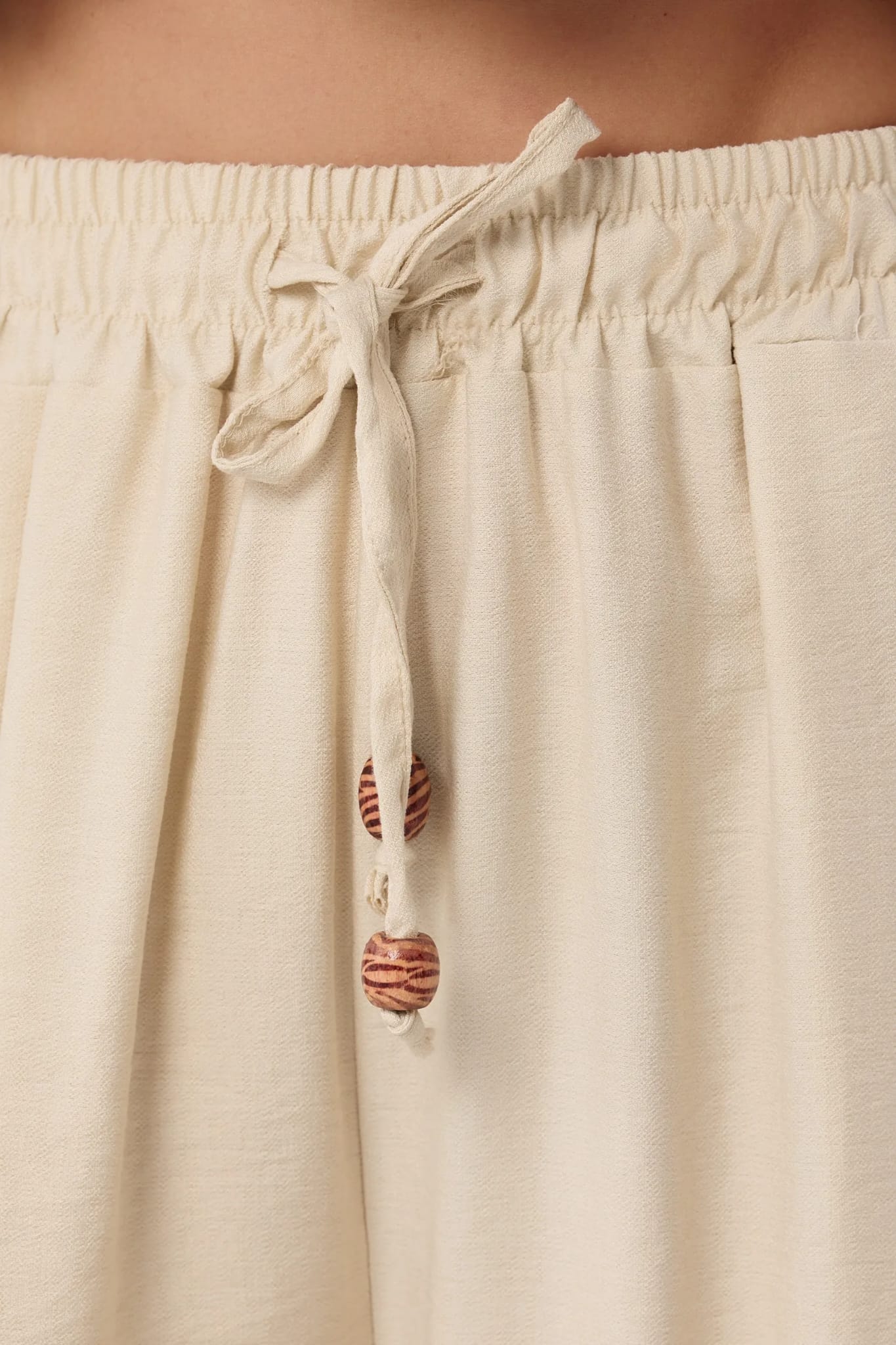 Luftige Wide-Leg Sommerhose mit Leinen-Optik & Ethno-Details