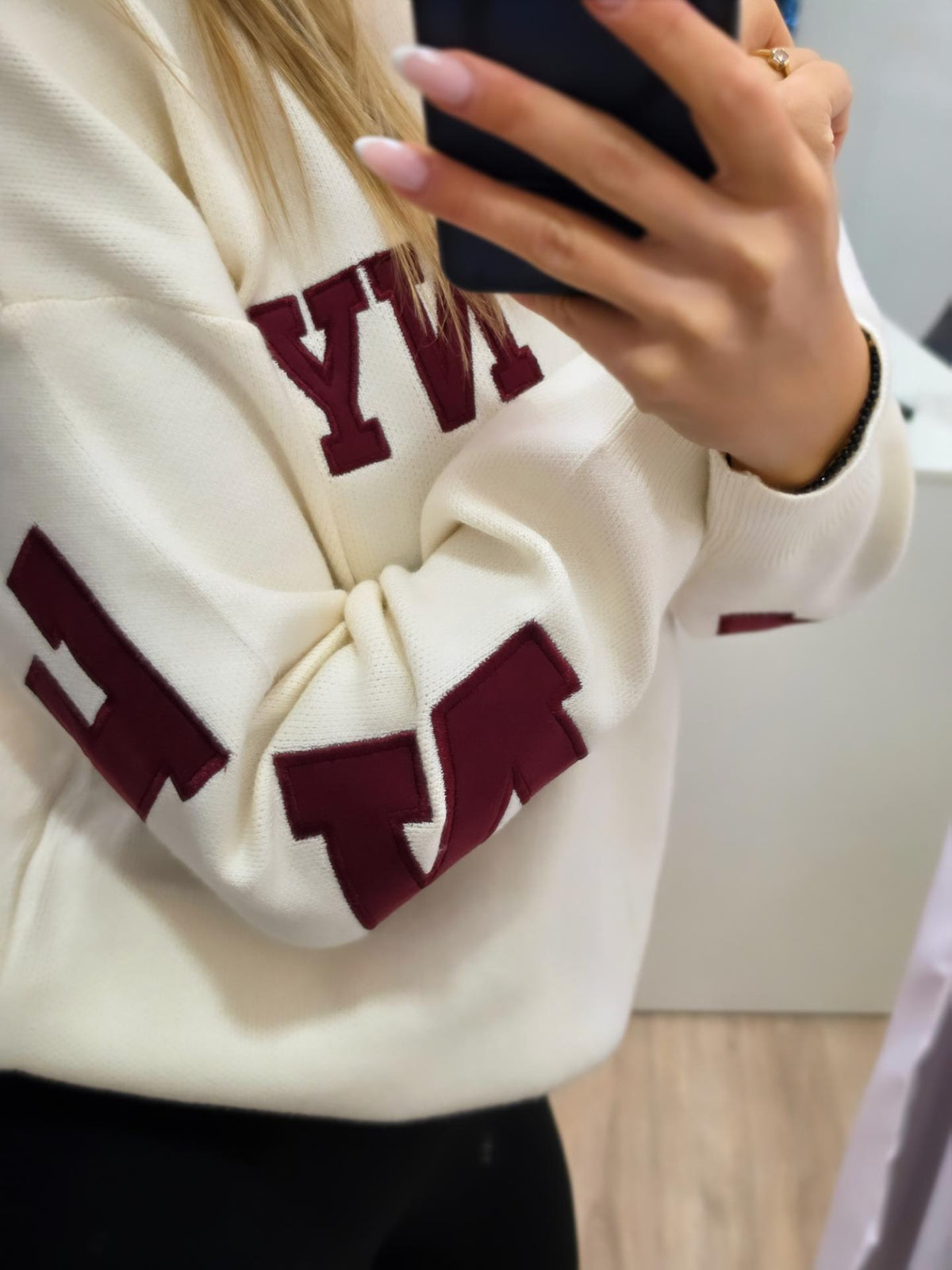 NY Oversize Pullover mit College-Applikationen