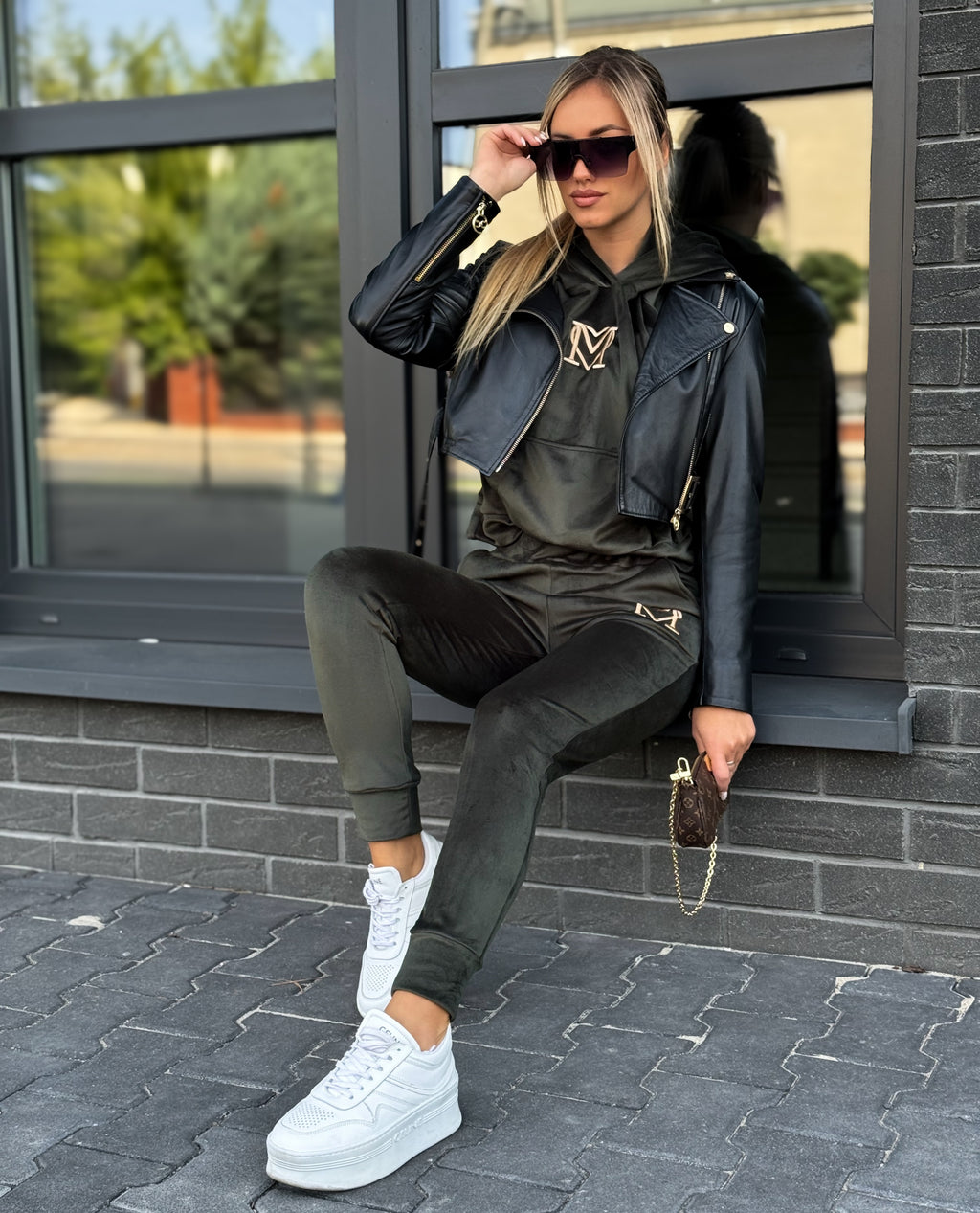 Klassischer Damen-Trainingsanzug aus weichem Velours